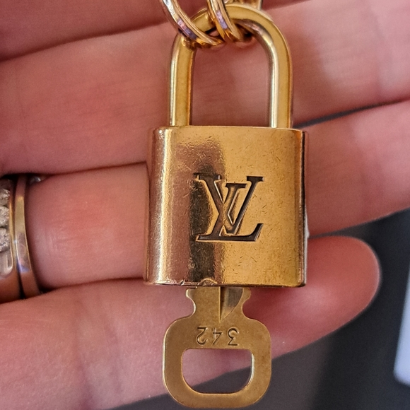 Louis Vuitton Lock and Key #342 and 16" unmarked chain - Picture 2 of 8